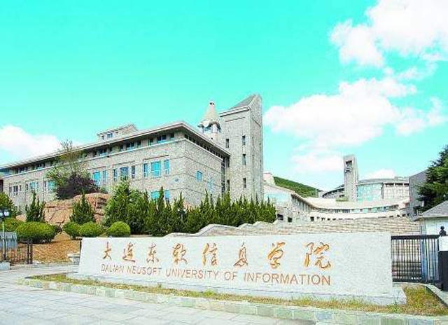 【JAHD说明会报告】在大连东软信息学院外语学院召开第一届JAHD 商务礼仪说明会/连续两天总计4次讲座，共计500名同学参与了本次说明会/说明了就职活动的准备工作及商务礼仪